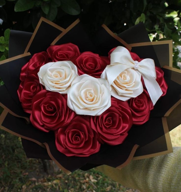 ROSAS EN FORMA DE CORAZON EN FORMA DE CORAZON